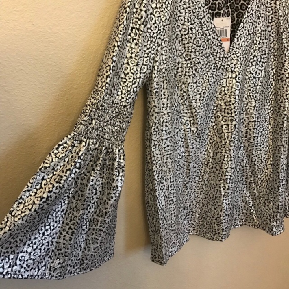 MICHAEL KORS Silver Snow Leopard Print Blouse, New with ftag!